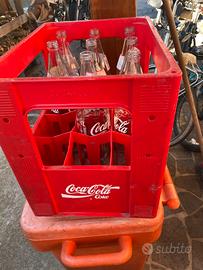 Portabottiglie e bottiglie coca cola