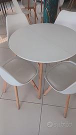 Tavoli completi di 4 sedie