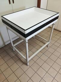 bancarella con piano estraibile