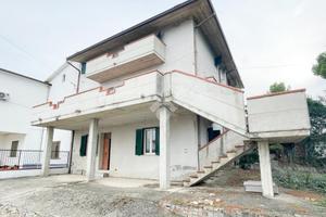 4 LOCALI A PAGLIETA