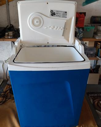 Piccolo frigo  da campeggio  12v.