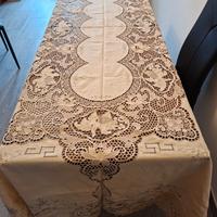 Tovaglia in cotone ricamata nuova