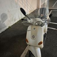 Vespa scooter 125cc