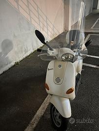Vespa scooter 125cc