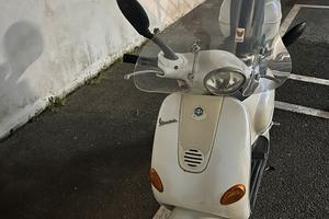 Vespa scooter 125cc