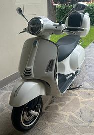 Piaggio Vespa GTS 300