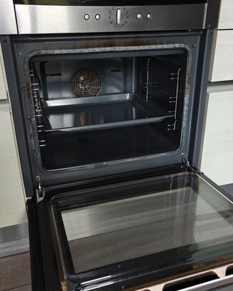Forno NEFF modello B15P42.0 con pulizia pirolitica
