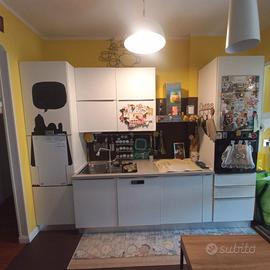CUCINA SOGGIORNO E LIBRERIA