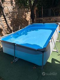 Piscina con pompa