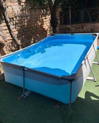 Piscina con pompa
