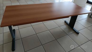 scrivania colore faggio 