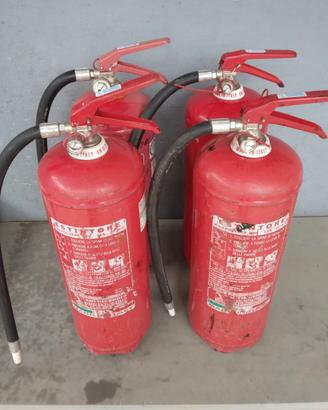 4 estintori portatili UMAN PMB-6 a polvere usati.