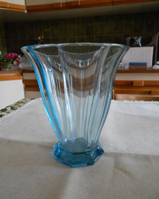 Vaso in vetro con effetto blu