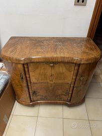 Mobile bar d’epoca con giradischi