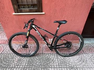 Mtb crosscountry (XC) - Focus Raven full carbon 29