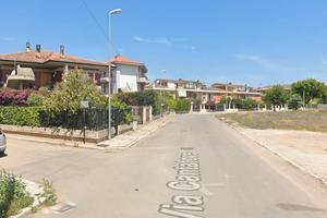 Piano rialzato con giardino