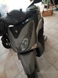 scooter Yamaha x city 250
