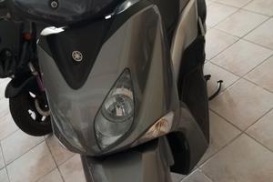 scooter Yamaha x city 250