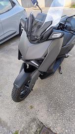 Yamaha xmax 300