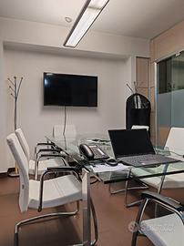 Ufficio già arredato