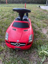 Macchinina cavalcabile con volante