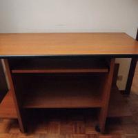 Scrivania con 4 ruote e piano estraibile