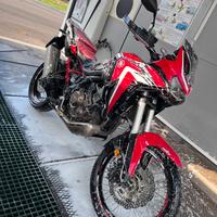 Africa Twin 1100 Manuale