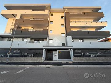 3 LOCALI A VAREDO