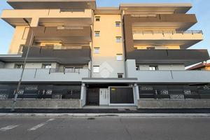 3 LOCALI A VAREDO