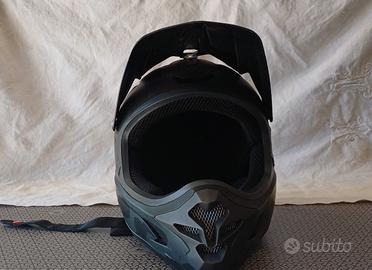 Casco integrale Bluegrass Intox - Black Camo".