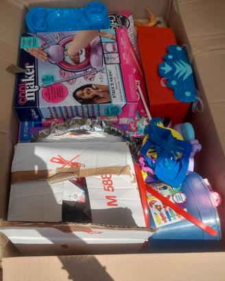 Scatoloni giochi bambina per volontariato 