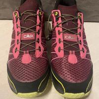 Scarpe trekking da donna.