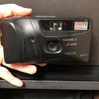 Macchina fotografica vintage Yashika
