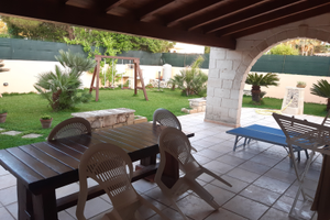 Villetta a Torre dell'Orso con giardino