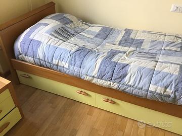 Letto singolo con comodino