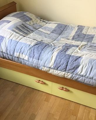 Letto singolo con comodino