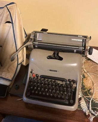 Macchina da scrivere Olivetti Lexikon 80