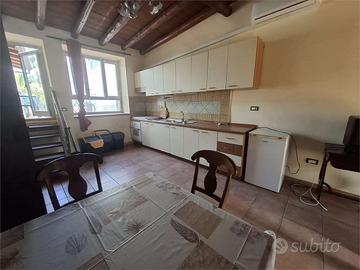Appartamento con ingresso indipendente due terrazz