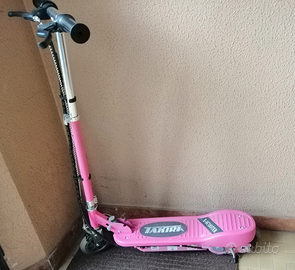 Monopattino elettrico Takira color rosa