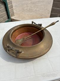 Braciere antico grande di rame con paletta