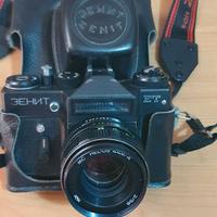 Macchina fotografica Zenit ET con custodia
