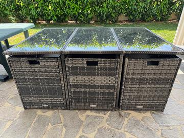 Tavolo da giardino, poltroncine e sgabelli