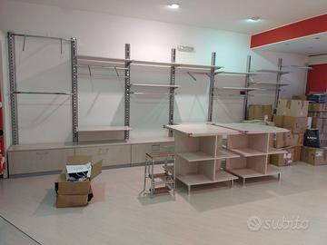 Arredamento negozio abbigliamento