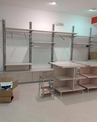 Arredamento negozio abbigliamento