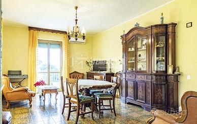 Appartamento di ampia metratura vista mare