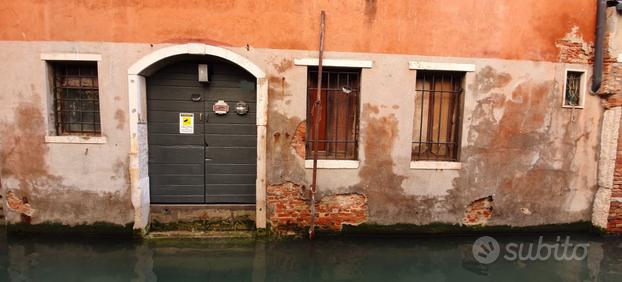 Magazzino riva d'acqua venezia centro storico