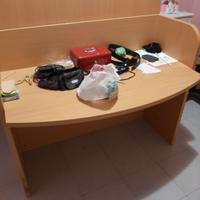 scrivania e libreria 