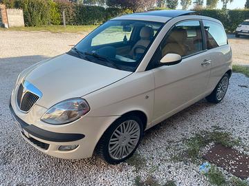 Lancia Ypsilon 1.4 16V Platino