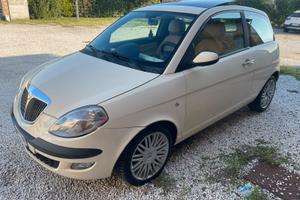 Lancia Ypsilon 1.4 16V Platino