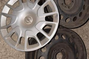 Cerchi in ferro R16 con borchie per Opel Grandland